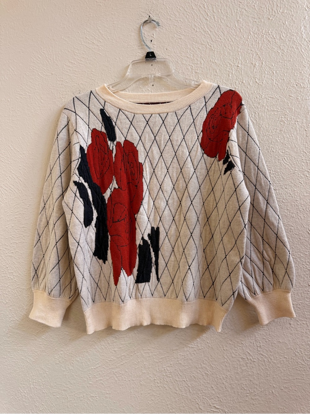 Leith cream knit base with trellis grid and red roses